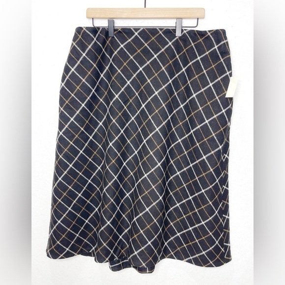 Talbots Woman Classic Plaid Skirt Wool Blend Black Tan Career Workwear Size 16W - Picture 1 of 7